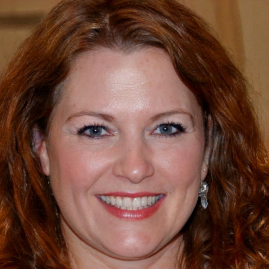 Siriporn Chanwit, Senior Financial Analyst